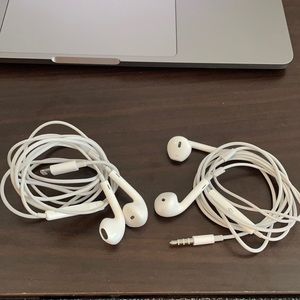 2 Apple Earphones